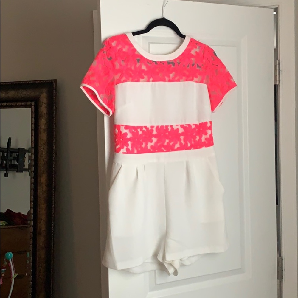 Sail To Sable Pink & White romper 💕